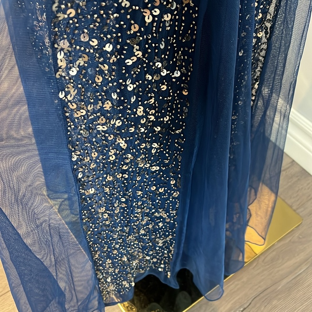 Evening Essentials Elegant Navy Sequin Gown - Picture 14 of 17
